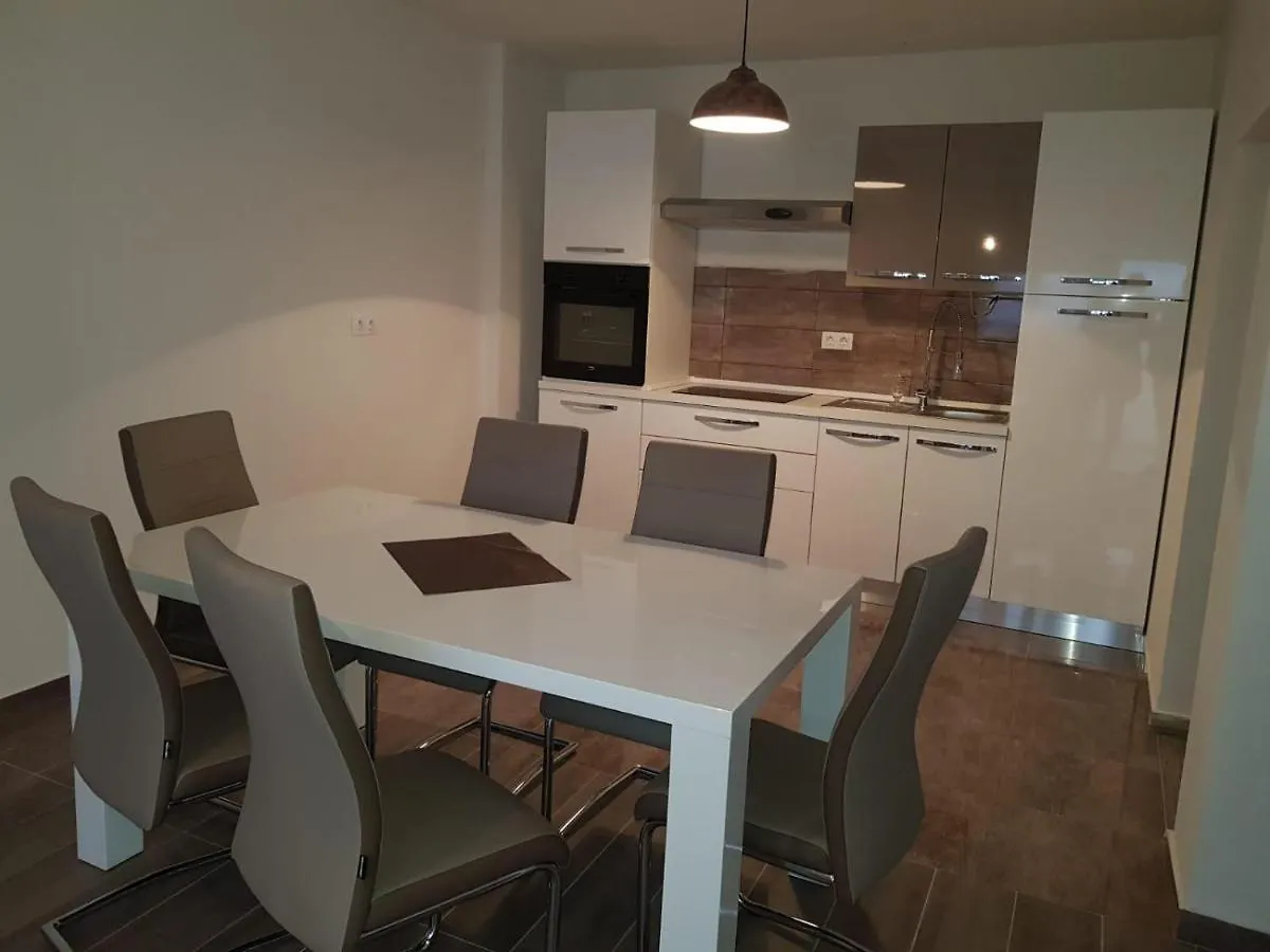 Apartment Apartman Davor Crikvenica